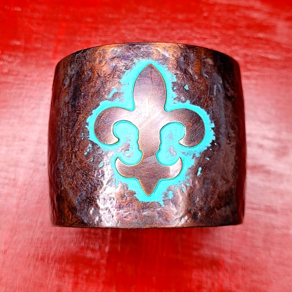 FLUER DE LIS CUFF BRACELET - Picture 7 of 7